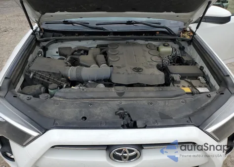 2022 Toyota 4Runner Sr5/Sr5 Premium z USA, uszkodzony, nr VIN JTEMU5JR5N6053826